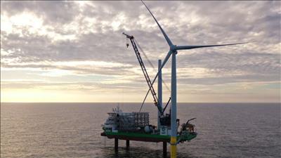 Trang trại gió ngoài khơi lớn nhất thế giới đã chính thức bắt đầu sản xuất điện