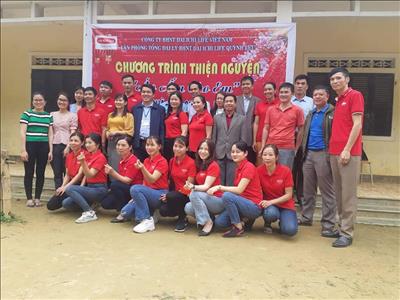 Dai-ichi Life Quỳnh Lưu tặng áo ấm và quà cho trẻ em có hoàn cảnh khó khăn tại huyện Quế Phong, Nghệ An