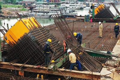 Quảng Ninh: Tăng tốc thi công cầu Cửa Lục 1