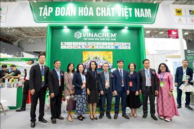 400 doanh nghiệp đến từ hơn 10 quốc gia và vùng lãnh thổ tham gia VINACHEM EXPO 2025