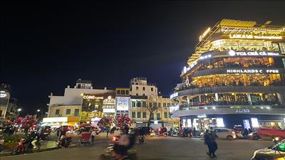 Không gian phố đi bộ Hà Nội hoạt động trở lại