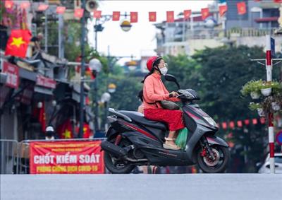 Hà Nội cho phép người dân tiếp tục sử dụng giấy đi đường cũ