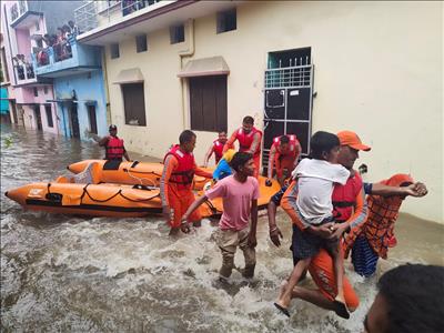 Mưa lũ làm chết hơn 150 người ở Ấn Độ và Nepal