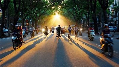 Miền Bắc có nắng nhẹ, miền Nam có thể có mưa vào chiều tối