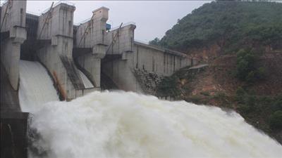 Mưa lớn, hồ thủy điện A Lưới vận hành điều tiết