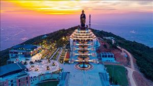 Khám phá thế giới Phật giáo kỳ diệu trên đỉnh núi Bà Đen Tây Ninh