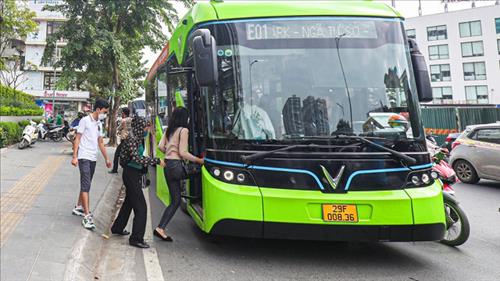 Thành phố Hà Nội đưa vào vận hành thêm nhiều tuyến xe buýt điện
