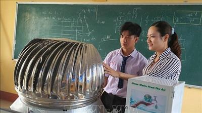 Mô hình máy tạo ra nước sạch từ năng lượng điện gió