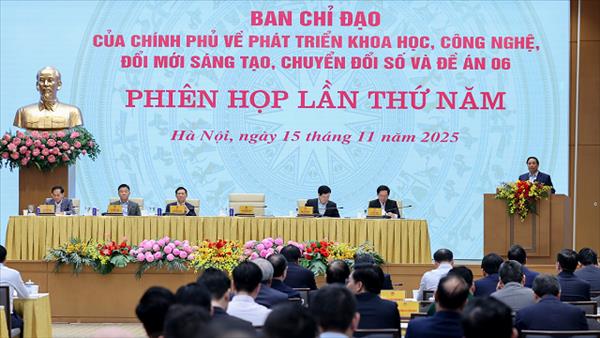 Phát triển khoa học, công nghệ, đổi mới sáng tạo, chuyển đổi số nhanh, mạnh, bền vững