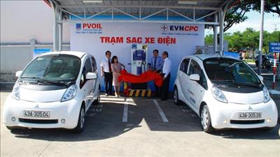 Vận hành trạm sạc ô tô điện dùng năng lượng mặt trời ở Đà Nẵng