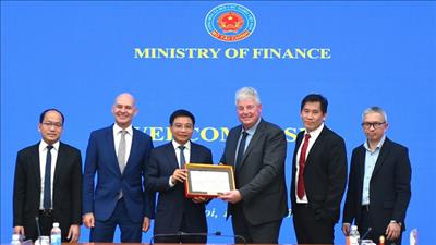 Việt Nam hợp tác phát triển công nghiệp bán dẫn với Tập đoàn ASML của Hà Lan