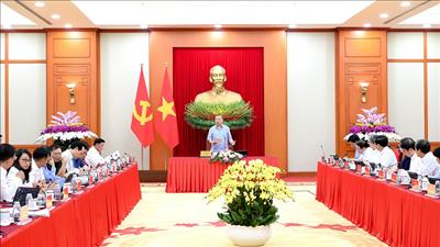 Chuyển mạnh từ “quản lý giáo dục” sang “quản trị phát triển giáo dục”