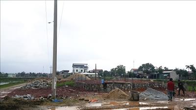 Hà Tĩnh: Xã bán đất dưới hành lang an toàn lưới điện cho dân