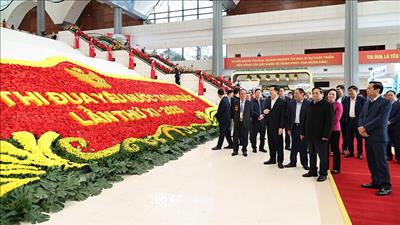 Thủ tướng Phạm Minh Chính kiểm tra công tác chuẩn bị Đại hội Thi đua yêu nước toàn quốc lần thứ XI