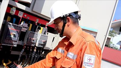 Nắng nóng liên tục gây áp lực cho cung ứng điện