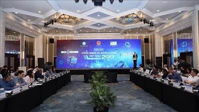 Tiềm năng phát triển bền vững điện mặt trời và điện gió tại Việt Nam
