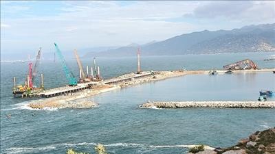 Ninh Thuận: Kiến nghị thay thế 4.600 MW điện hạt nhân bằng điện khí LNG