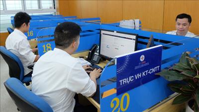 EVNNPC sẵn sàng hỗ trợ khách hàng mùa nắng nóng, mưa bão năm 2022