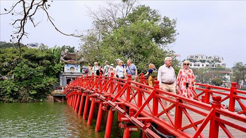 Khách du lịch quốc tế đến Việt Nam tăng kỷ lục