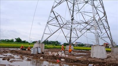 Gấp rút thi công để khánh thành dự án đường dây 500kV mạch 3 trong tháng 7