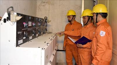 Kiểm tra chi phí sản xuất, kinh doanh điện của EVN