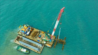 Nghiên cứu, phát triển các dự án hạ tầng năng lượng sạch gần và xa bờ