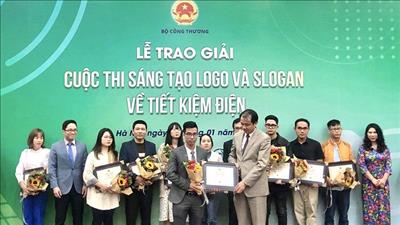 Trao giải cuộc thi “Sáng tạo logo và slogan về tiết kiệm điện”