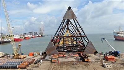 Hạ thủy thành công chân đế giàn BK-19, mỏ Bạch Hổ