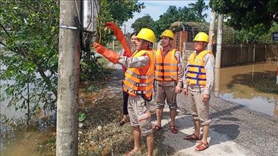 Công ty Điện lực Hà Tĩnh khuyến cáo an toàn điện sau mưa lũ