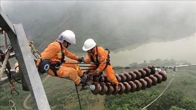 Bộ Công Thương điều chỉnh kế hoạch cung cấp điện và vận hành hệ thống điện quốc gia năm 2024