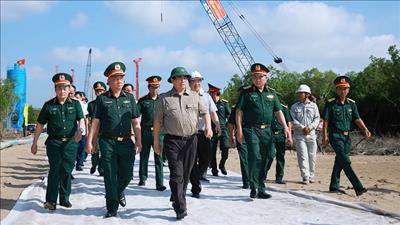 Thủ tướng kiểm tra, đôn đốc một số dự án hạ tầng chiến lược tại Cà Mau
