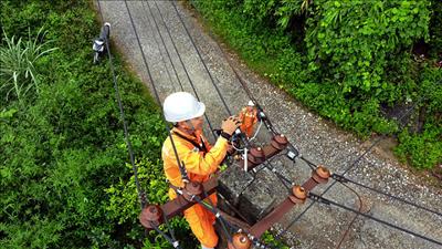 Nâng cao độ tin cậy cung cấp điện, phục vụ khách hàng ngày càng tốt hơn