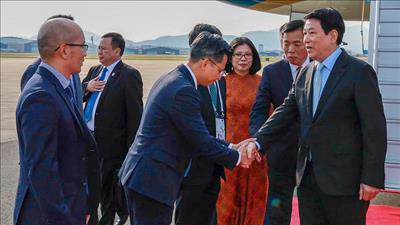 Chủ tịch nước Lương Cường đến Hàn Quốc, bắt đầu chương trình tham dự Tuần lễ cấp cao APEC 2025