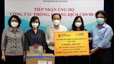 T&T Group và SHB trao tặng TPHCM 2 triệu bộ kit xét nghiệm nhanh COVID-19