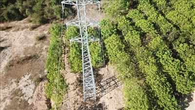 Đóng điện đường dây 110kV Đắk Hà - TBA 220kV Kon Tum