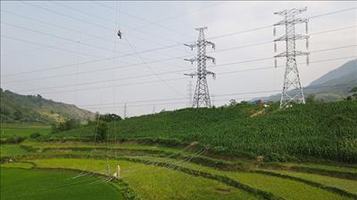 Đóng điện dự án đường dây 220kV Lào Cai - Bảo Thắng
