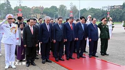 Lãnh đạo Đảng, Nhà nước dâng hương tưởng nhớ Chủ tịch Hồ Chí Minh và Chủ tịch Tôn Đức Thắng