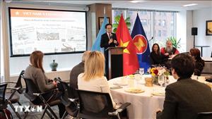 Phái đoàn Việt Nam tại Liên Hợp Quốc gặp gỡ và thông tin tới báo chí quốc tế