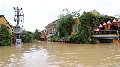 Thủ tướng yêu cầu tập trung khắc phục nhanh hậu quả mưa lũ tại khu vực Trung Bộ