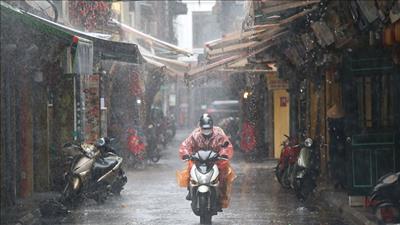 Bắc Bộ và Trung Bộ có mưa dông, Nam Bộ trời nắng