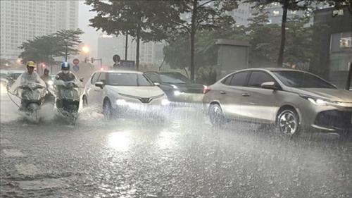 Bắc Bộ vẫn mưa lớn, Trung Bộ nắng nóng, Nam Bộ mưa dông rải rác