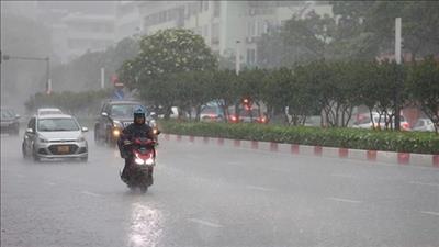 Mưa dông bao trùm Bắc Bộ, Trung Bộ tiếp tục nắng nóng, Nam Bộ ngày nắng