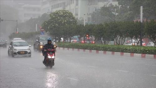 Mưa dông xuất hiện tại nhiều khu vực, cần đề phòng lốc, sét và gió giật mạnh