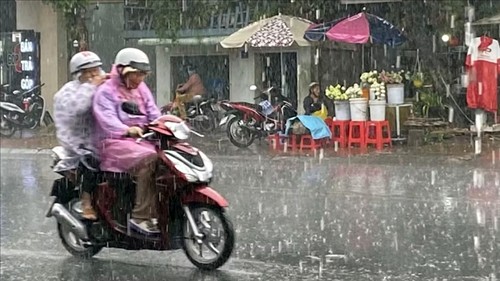 Bắc Bộ và Nam Bộ mưa dông, Trung Bộ ngày nắng