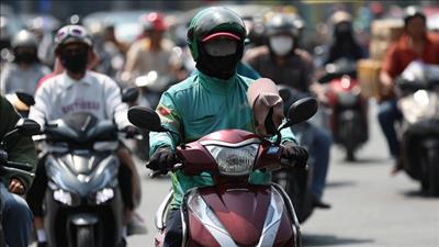 Bắc Bộ và Trung Bộ tiếp tục nắng nóng trên diện rộng, Nam Bộ mưa dông