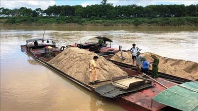 Nghệ An xử phạt 135 tổ chức, cá nhân vi phạm khai thác cát, sỏi