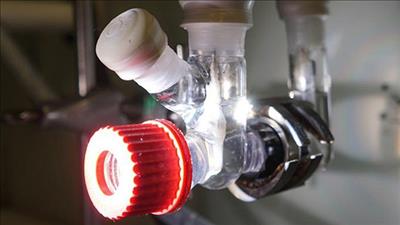 Lò phản ứng biến rác nhựa và khí nhà kính thành nhiên liệu