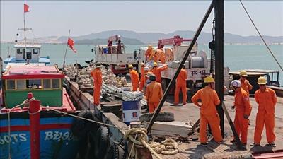 Triển khai dự án cấp điện cho xã đảo Nhơn Châu, Bình Định
