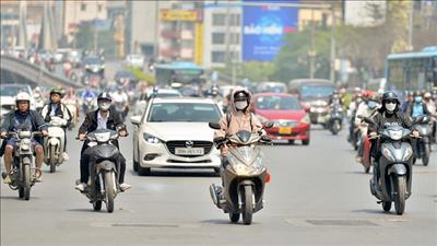 Nắng nóng tiếp diễn trên cả nước, có nơi nắng nóng gay gắt