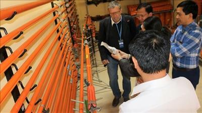 Trao đổi về hợp tác đào tạo nhân lực thi công sửa chữa hotline 35kV